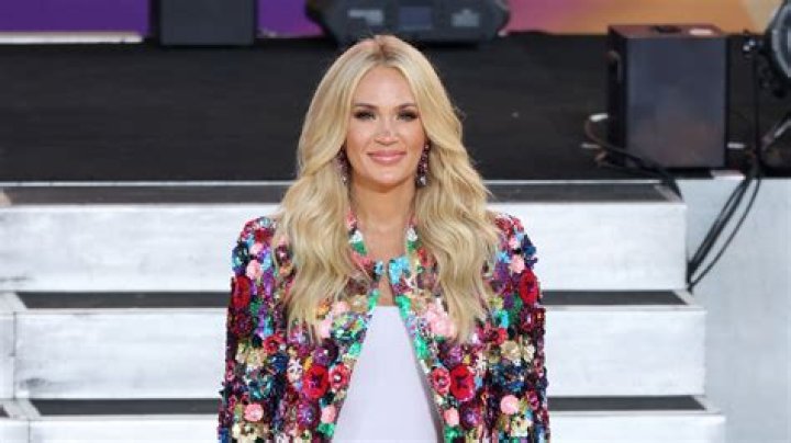 Carrie Underwood Shows Off Her Trophy At The 2022 ACM Awards