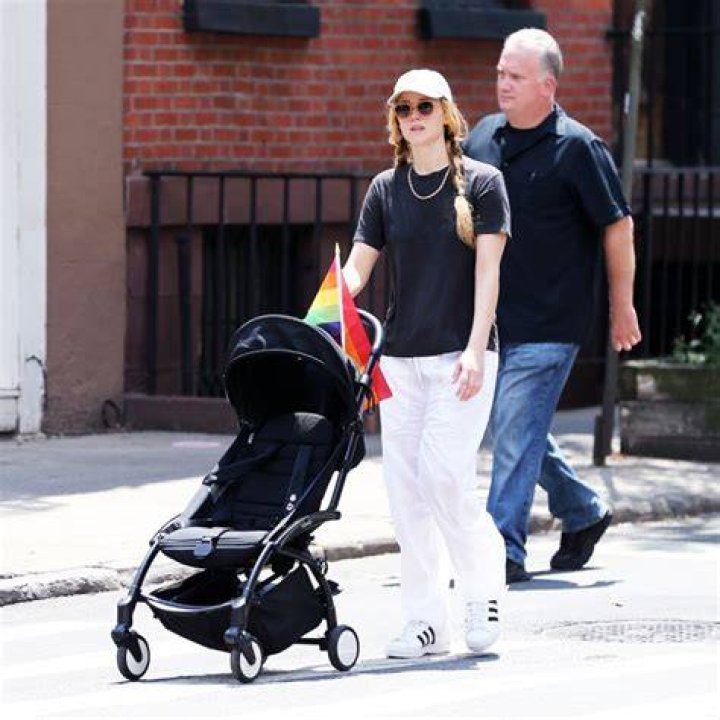 Celebrity Mothers With Baby Strollers — Pics – Hollywood Life