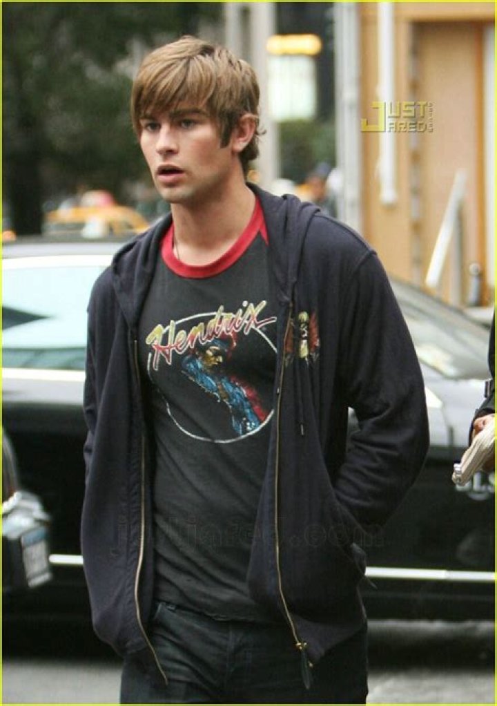 Chace Crawford On Set Of &lsquo;Gossip Girl&rsquo;