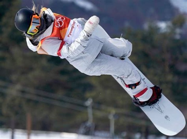 Chloe Kim Middair