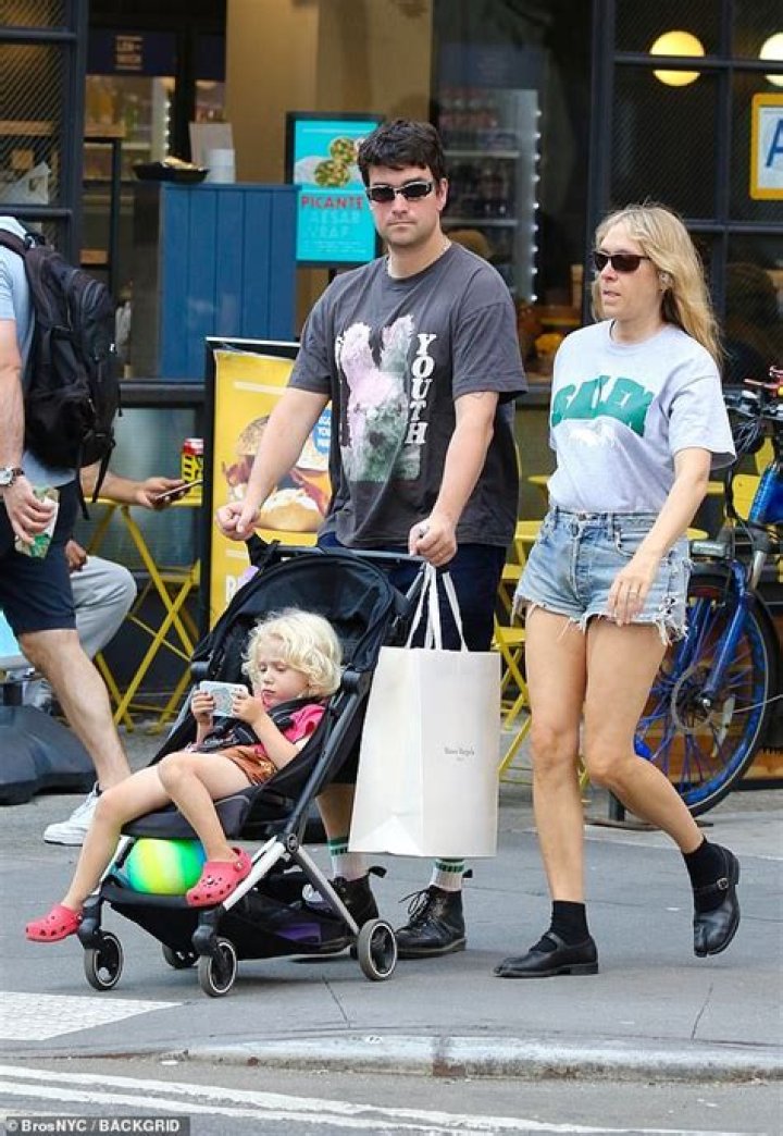 Chloe Sevigny & Sinisa Mackovic shop for baby clothes