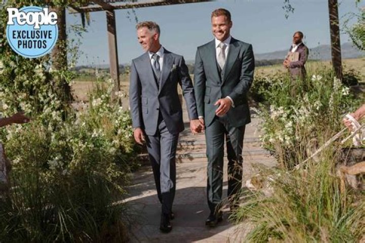 Chris Harrison & More ‘Bachelor’ Stars Send Colton Underwood ‘Love’ After Coming Out As Gay