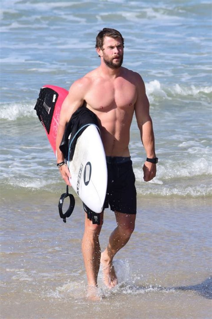 Chris Hemsworth Surfing With Kids In Australia – Photos – Hollywood Life