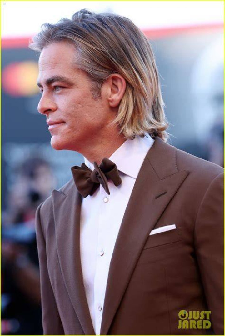 Chris Pine Rocks Long Hair At 2022 Producers Guild Awards