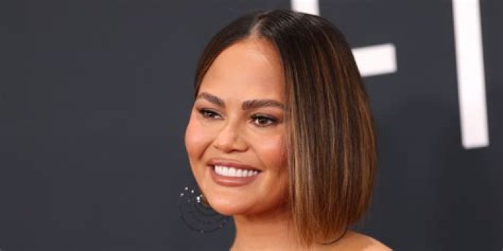 Chrissy Teigen Eyelash Extensions