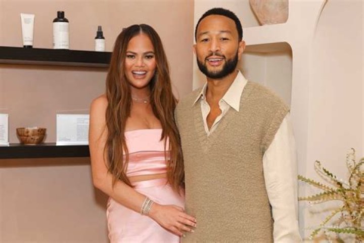 Chrissy Teigen & John Legend With Their Kids: Photos – Hollywood Life