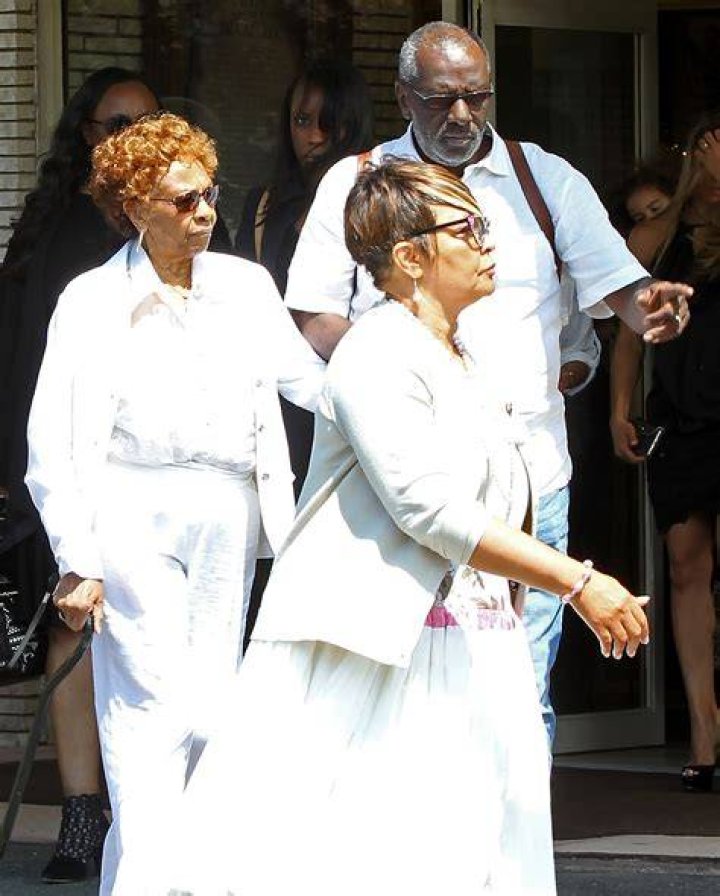 Cissy Houston Should NOT Leave Bobbi Kristina Brown Alone, Say Insiders
