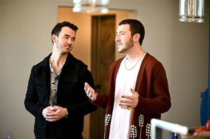 ‘Claim To Fame’s Frankie Jonas On Hosting With Kevin & The Big Mystery – Hollywood Life