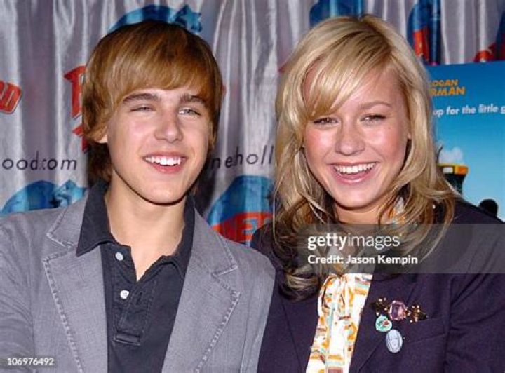 Cody Linley and Brie Larson