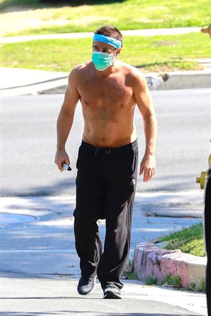 Colin Farrell Goes For A Shirtless Jog After ‘Batman’ Is Put On Hold – Hollywood Life