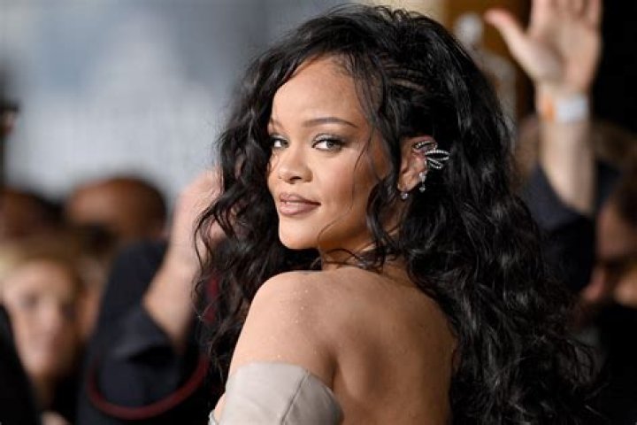 &copy;2012 GAMEPIKS 310-828-3445 Singers Rihanna and Chris Brown sit courtside as they attend the Los Angeles Lakers vs. New York Knicks NBA game at Staples Center in Los Angeles on December 25, 2012. The Lakers defeated the Knicks 100-94. XYZ (Mega Agency TagID: MEGAR99084_10.jpg) [Photo via Mega Agency]