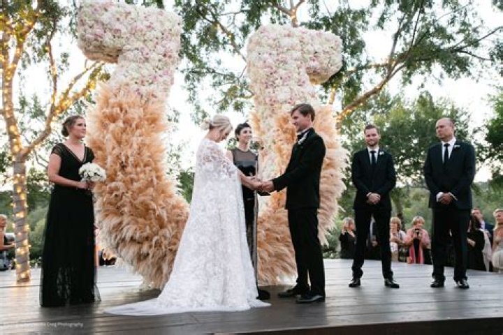 Couple Weds In Romantic Ceremony – Hollywood Life
