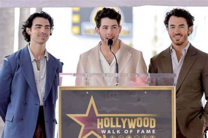 Dazzles In London With Nick Jonas – Hollywood Life