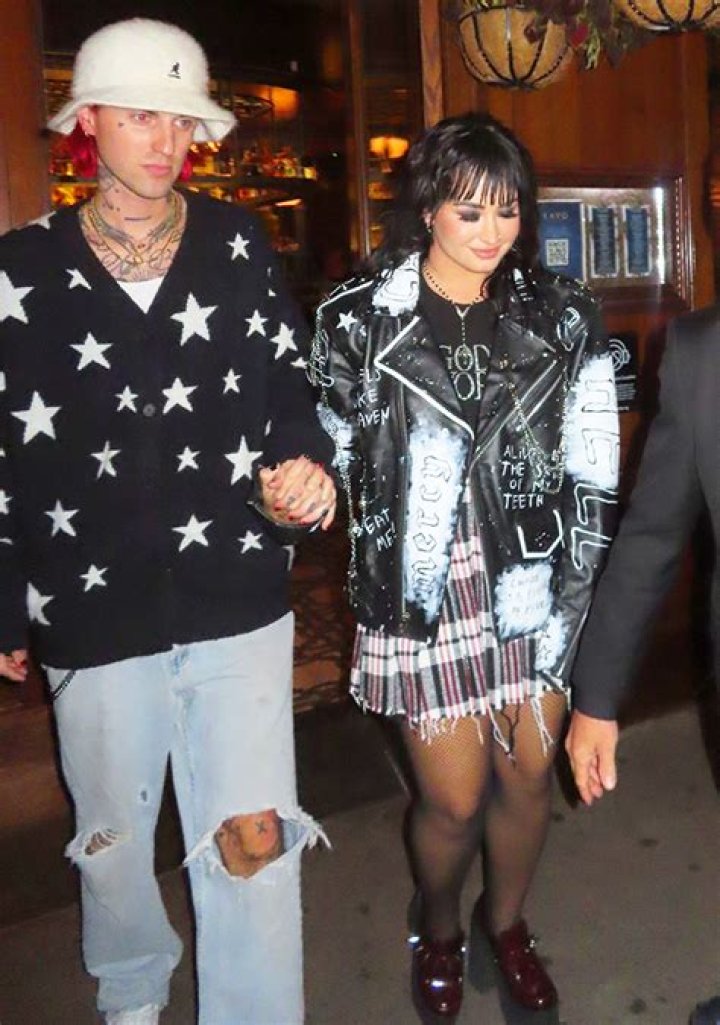 Demi Lovato Calls Boyfriend Jutes ‘Hot’ After Date Night: Photo – Hollywood Life