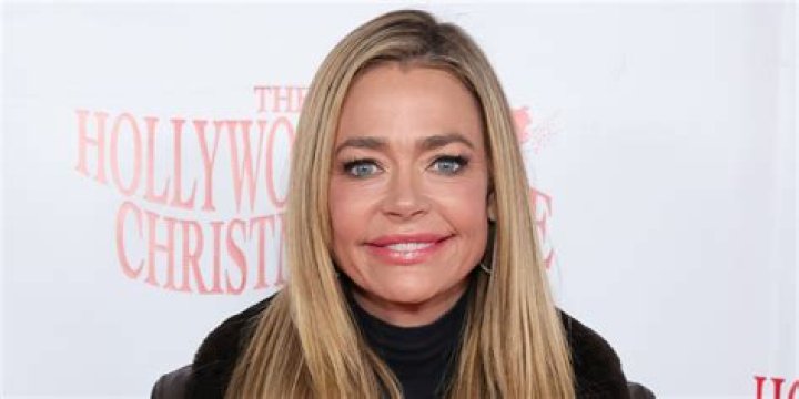 Denise Richards Is Sexy Santa In Christmas Bodysuit, Stockings: Video – Hollywood Life