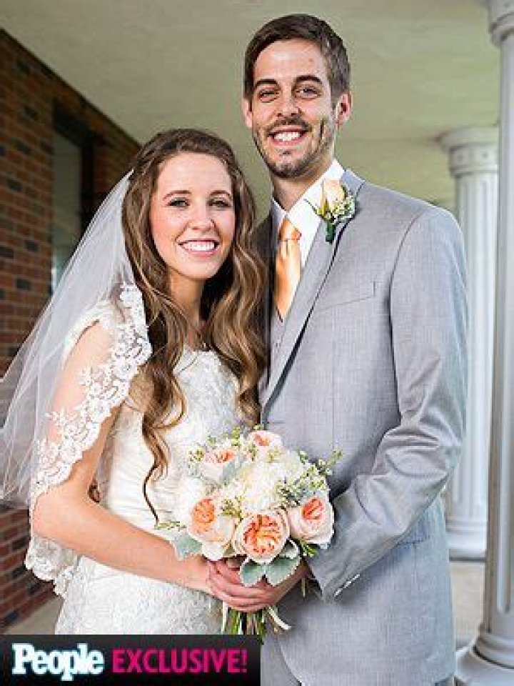 Derick Dillard Claims Duggar Family Marries Young ‘To Have Sex’ – Hollywood Life