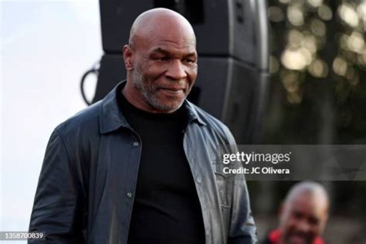 Dionne Warwick Hosts Celebration Of Smiles Event On Her 81st Birthday