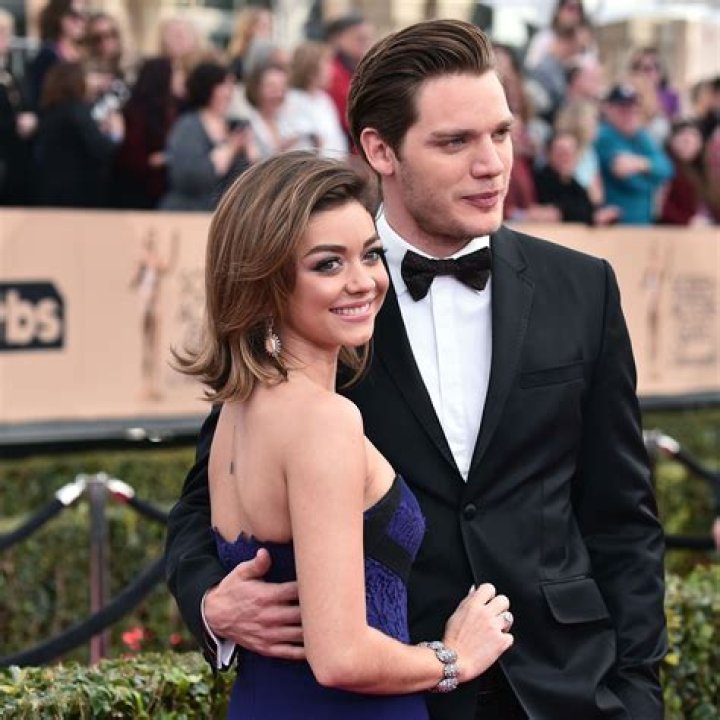 Dominic Sherwood & Sarah Hyland