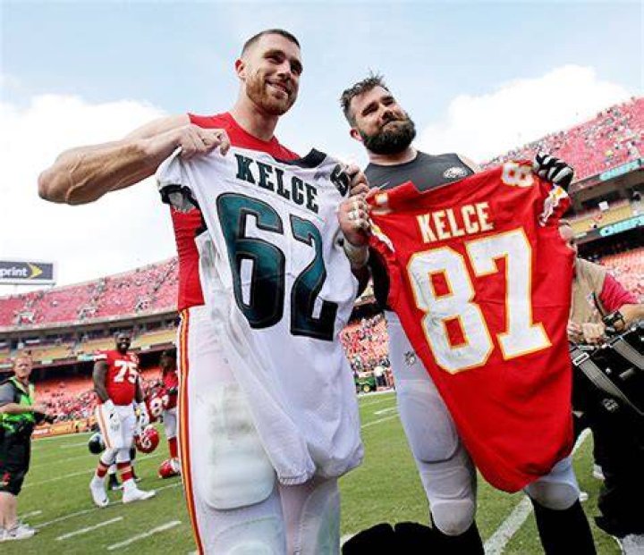 Donna Kelce Reveals Which Son She’ll Embrace On Super Bowl Field First – Hollywood Life
