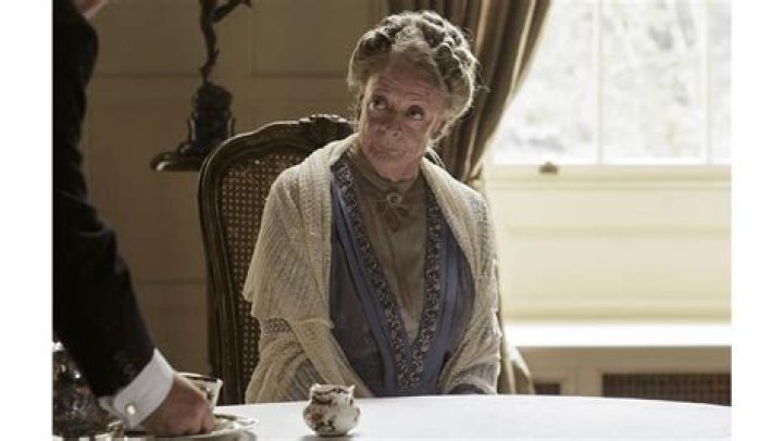 ‘Downton Abbey’ Shocker — Robert’s Ulcer Explodes, He Vomits Blood & Collapses – Hollywood Life