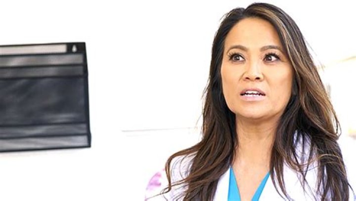 Dr. Lee Treats A Blind Man In New Season – Hollywood Life