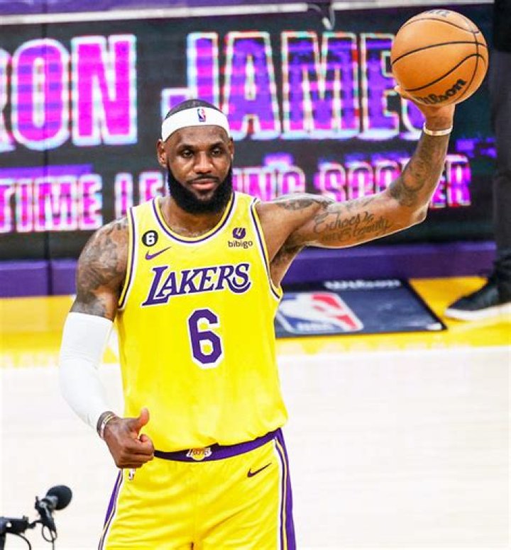 Drake’s Message To LeBron James After Breaking NBA Record: Video – Hollywood Life