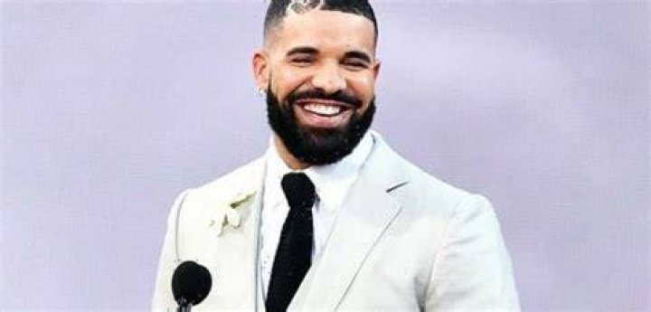 Drake Wraps His Arms Around Pal Luisa Duran In Sexy Mirror Selfie After BBMAs Win