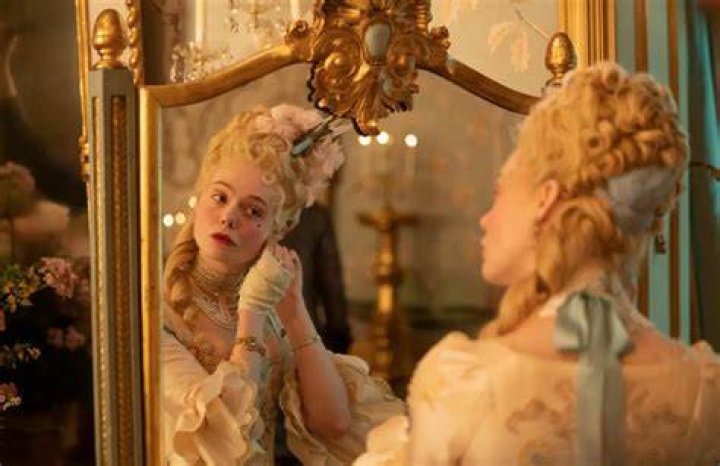 Elle Fanning In Season 3
