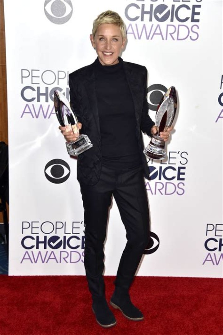 Ellen DeGeneres Doubles Up At The 2016 People&rsquo;s Choice Awards