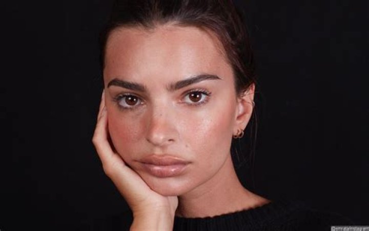 Emily Ratajkowski Breastfeeds Her Newborn Son In Powerful Photo