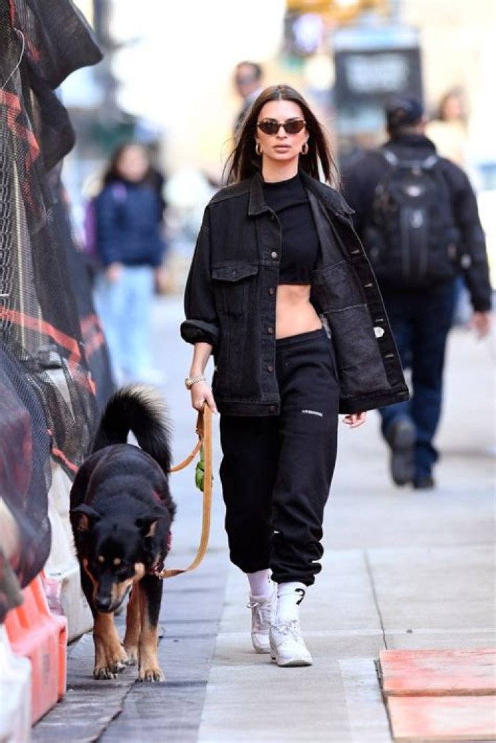 Emily Ratajkowski Dog Walking Outfits