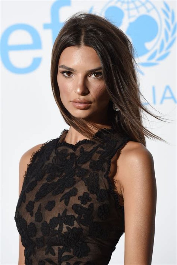 Emily Ratajkowski is spotted in a green knit mini skirt and matching top out walking her dog Colombo in New York City Pictured: Emily Ratajkowski Ref: SPL5331902 100822 NON-EXCLUSIVE Picture by: Christopher Peterson / SplashNews.com Splash News and Pictures USA: +1 310-525-5808 London: +44 (0)20 8126 1009 Berlin: +49 175 3764 166 World Rights