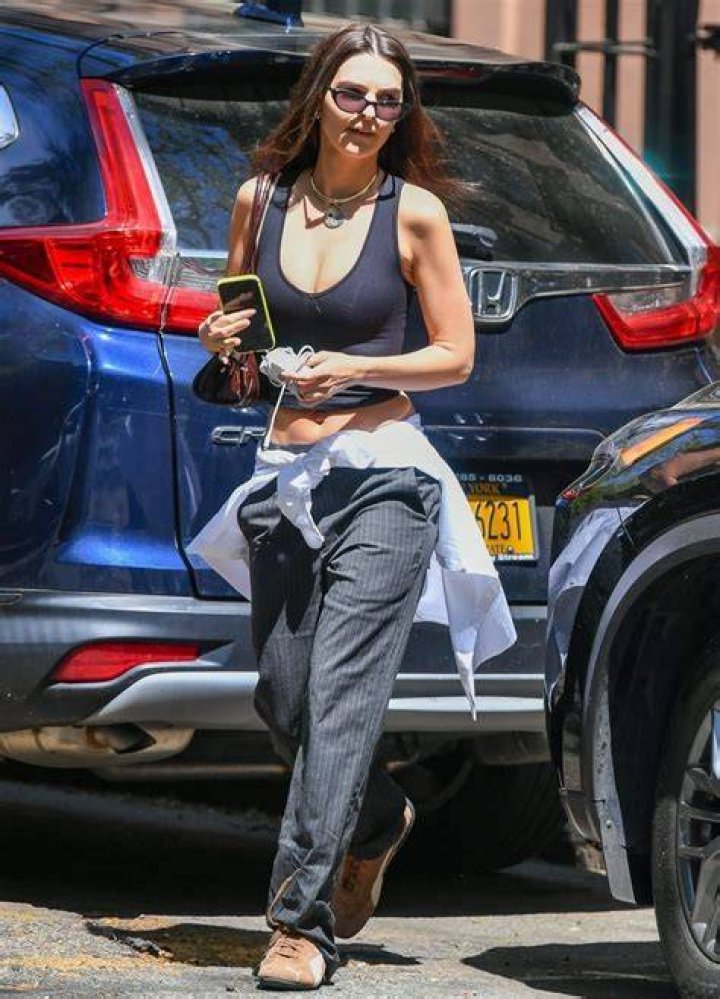 Emily Ratajkowski out and about in New York City Pictured: Emily Ratajkowski Ref: SPL5098625 170619 NON-EXCLUSIVE Picture by: ENT / SplashNews.com Splash News and Pictures USA: +1 310-525-5808 London: +44 (0)20 8126 1009 Berlin: +49 175 3764 166 World Rights