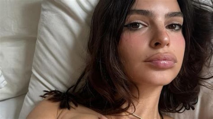 Emily Ratajkowski Poses In Next To Nothing For The 2nd Time In A Week & Fans Are Here For It