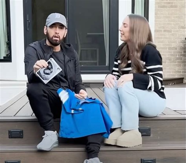 Eminem’s Daughter Hailie Shows Off Fashionable Workout Look In Crop Top & Pants – Photo