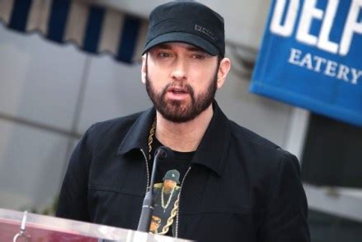 Eminem’s Weight Gain — How He Lost Weight After Ballooning To 230 Lbs – Hollywood Life
