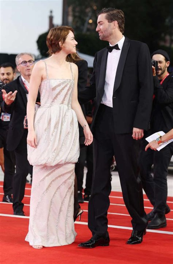 Emma Stone and Dave McCary during a NBA game