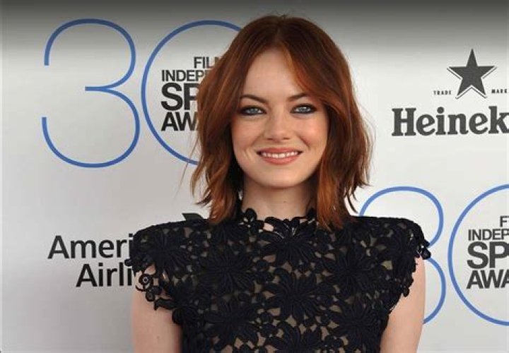 Emma Stone Hold Hands With Dave McCary In Paris