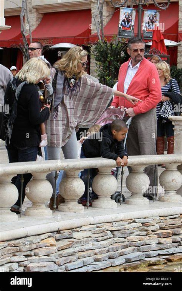 Erna Klum, Lou Sulola Samuel, Helene Leni Boshoven Samuel, Heidi Klum, Heidi Klum goes sightseeing with family in Berlin Heidi Klum out and about, Berlin, Germany - 25 Oct 2020