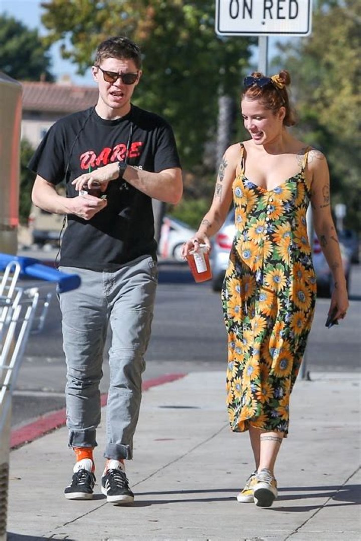 Evan Peters and Halsey