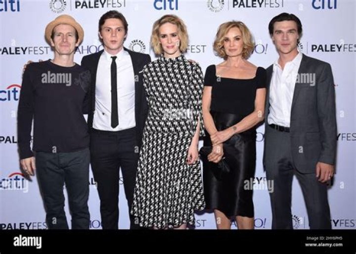 Evan Peters Sarah Paulson