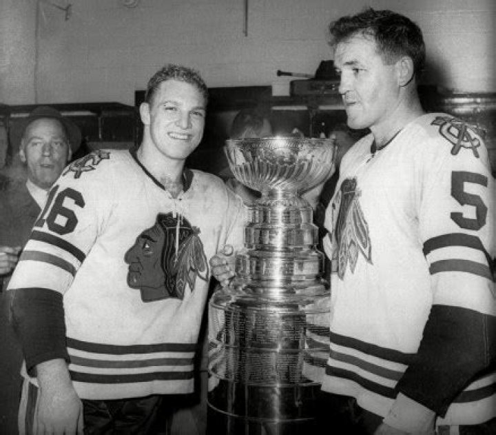 EVANS Bobby Hull, left, and Jack Evans of the Chicago Blackhawks, are shown in the dressing room with the Stanley Cup after Chicago won the NHL title by downing the Detroit Red Wings 5-1 in this April 16, 1961 photo, in Detroit. Like his father Bobby, the Dallas Stars Brett Hull will have his name engraved on the Stanley Cup after scoring the game-winning goal in triple overtime against the Buffalo Sabres in Game 6 of Stanley Cup finals STANLEY CUP HULLS, DETROIT, USA