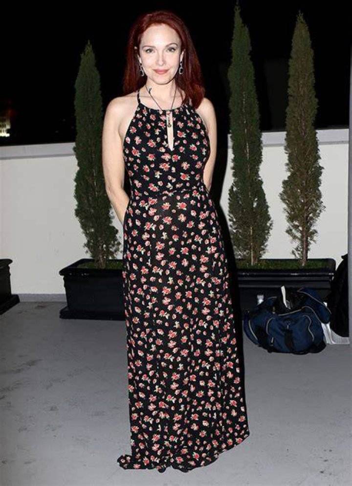 Everything To Know About Amy Yasbeck – Hollywood Life