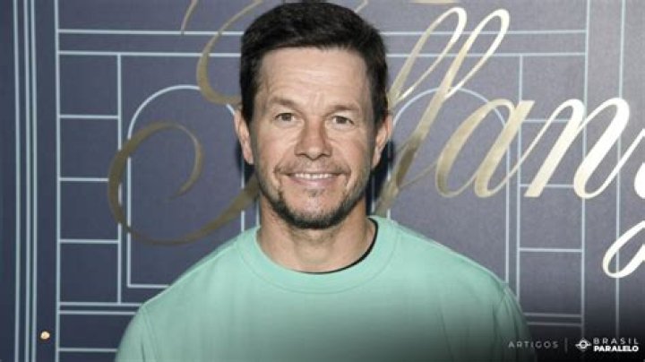 EXCLUSIVE: Actor Mark Wahlberg and wife Rhea Durham are spotted at the beach on Boxing Day while on holiday in Barbados. 26 Dec 2022 Pictured: Mark Wahlberg ,. Photo credit: MEGA TheMegaAgency.com +1 888 505 6342 (Mega Agency TagID: MEGA928815_001.jpg) [Photo via Mega Agency]