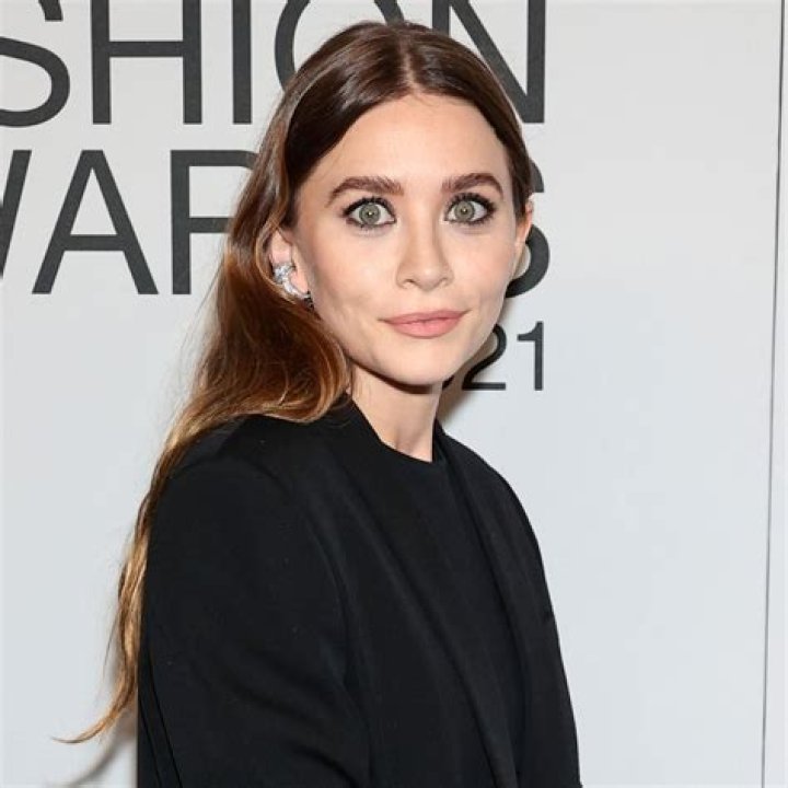 EXCLUSIVE: Ashley Olsen and Louis Eisner enjoying their holidays in Pantelleria, with some of their friends. 14 Aug 2022 Pictured: Ashley Olsen and Louis Eisner in Pantelleria. Photo credit: MEGA TheMegaAgency.com +1 888 505 6342 (Mega Agency TagID: MEGA887213_006.jpg) [Photo via Mega Agency]