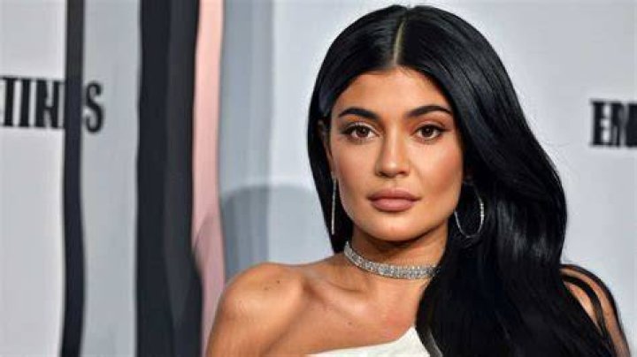 EXCLUSIVE: Billionaire Cosmetics mogul, Kylie Jenner steps out for dinner wearing bright orange pants and a red shirt in Beverly Hills, CA. 14 Nov 2020 Pictured: Kylie Jenner. Photo credit: TheRealSPW / MEGA TheMegaAgency.com +1 888 505 6342 (Mega Agency TagID: MEGA715340_001.jpg) [Photo via Mega Agency]
