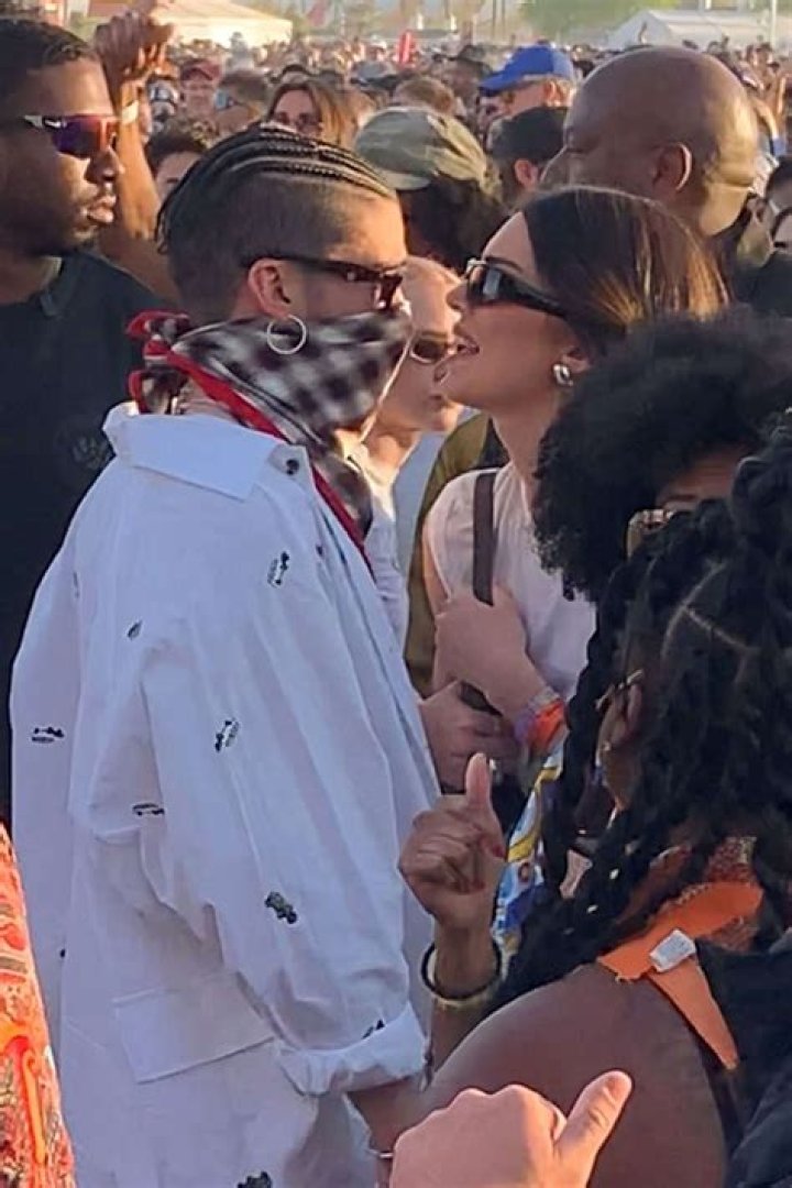 *EXCLUSIVE* Indio, CA - The Weeknd and Kendall Jenner hug it out at Coachella music festival 2018 DAY3. Shot on 04/15/18. Pictured: Kendall Jenner and The Weeknd BACKGRID USA 16 APRIL 2018 USA: +1 310 798 9111 / UK: +44 208 344 2007 / *UK Clients - Pictures Containing Children Please Pixelate Face Prior To Publication*