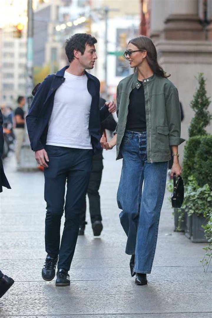 EXCLUSIVE: Karlie Kloss and Joshua Kushner walking around Rome the day after Misha Nonoo's wedding. They strolled and admired the monuments of Piazza del Popolo after lunch with Ivanka Trump Jared Kushner and the bride Misha Nonoo in the garden restaurant of the Hotel De Russie. Long kisses and cuddles and a selfie were exchanged. 21 Sep 2019 Pictured: Karlie Kloss,Joshua Kushner. Photo credit: MEGA TheMegaAgency.com +1 888 505 6342 (Mega Agency TagID: MEGA509376_029.jpg) [Photo via Mega Agency]