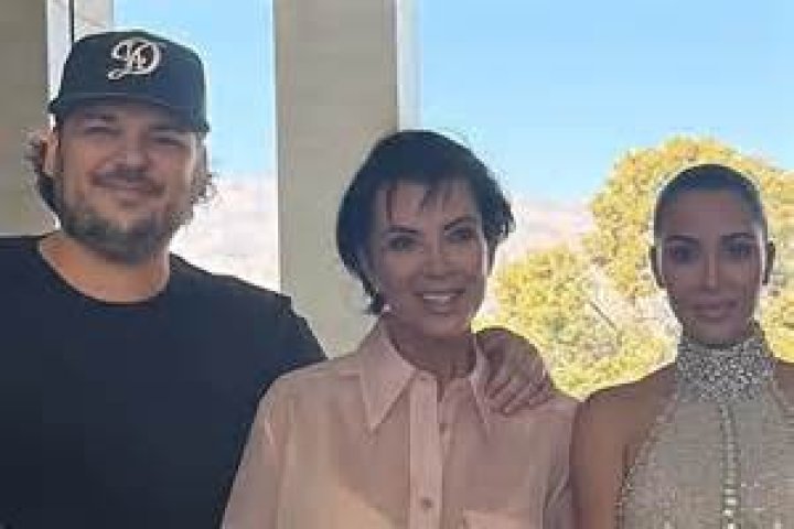 EXCLUSIVE: Kim Kardashian is seen at her office in LA. 21 Nov 2022 Pictured: kim Kardashian. Photo credit: MEGA TheMegaAgency.com +1 888 505 6342 (Mega Agency TagID: MEGA920188_010.jpg) [Photo via Mega Agency]