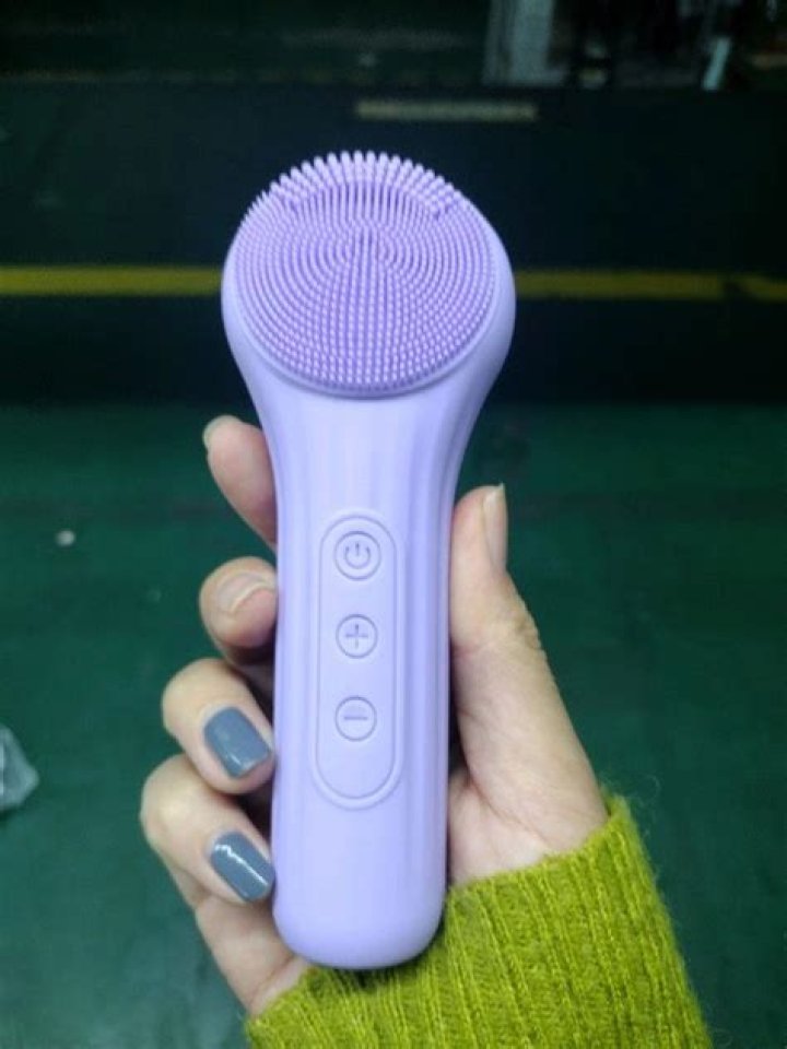 face-cleansing-brush